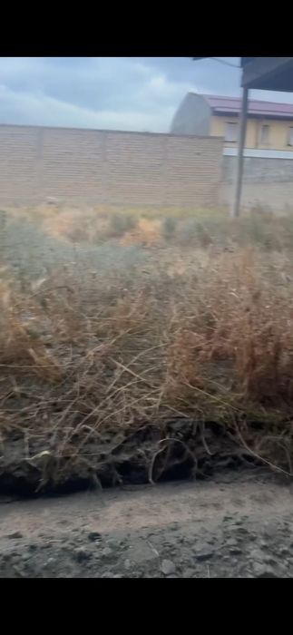 Породаетсч 6 соток земля по застройку сентр городе