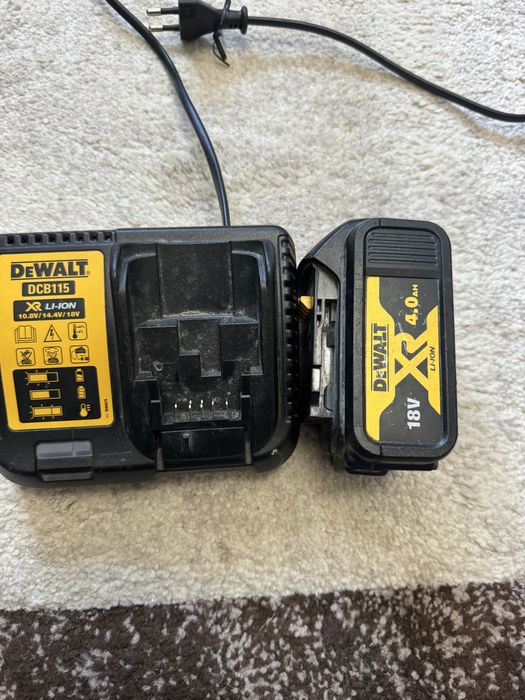 Acumulator si incarcator 18v 4ah dewalt