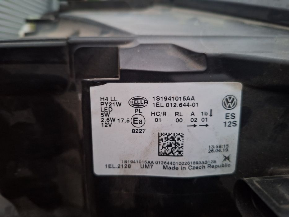 Ляв фар фолксваген ъп фейслифт