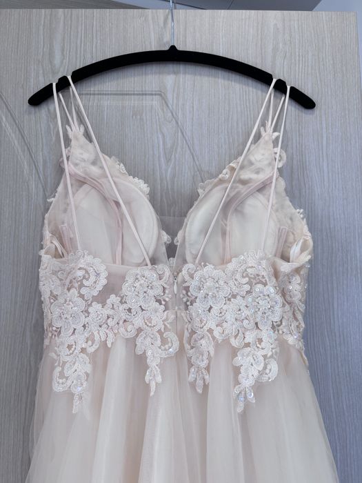 Официална рокля