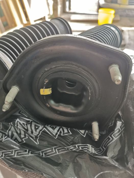 Задние опорные подшипники оригинал на Тойоту авенсис 2002