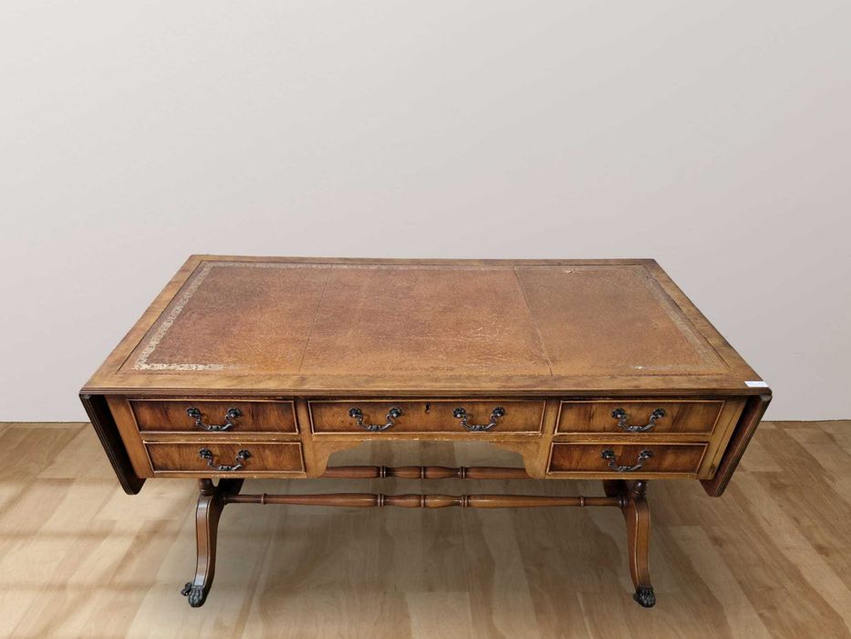 Разтегателно бюро от тисово дърво и плот от естествена кожа