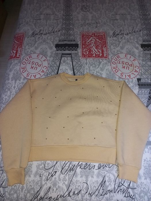 Бежов дамски слуитшър с камъчета