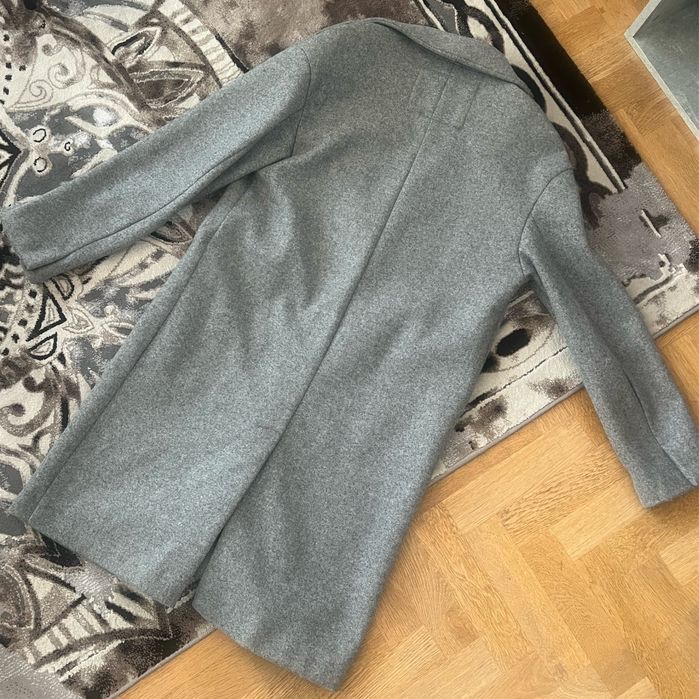 Дамско сиво палто Bershka