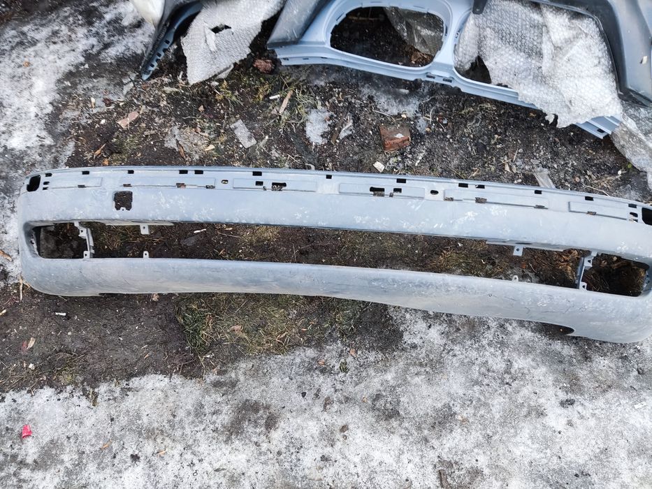 Передний бампер новый