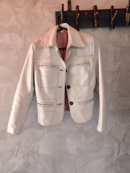 Късо бяло яке от естествена кожа