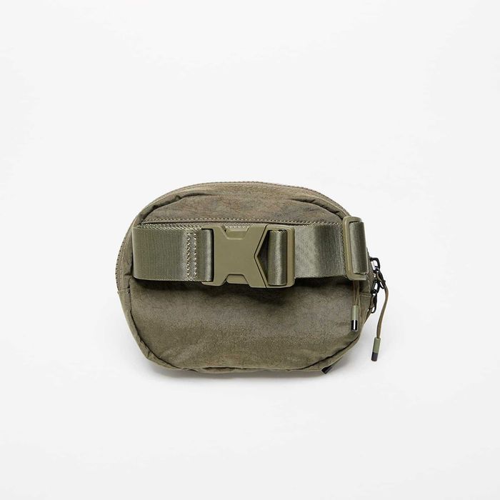 НОВА оригинална мъжка / унисекс маслено зелена чанта / crossbody bag / чантичка за кръста "банан" NIKE / Найк от САЩ