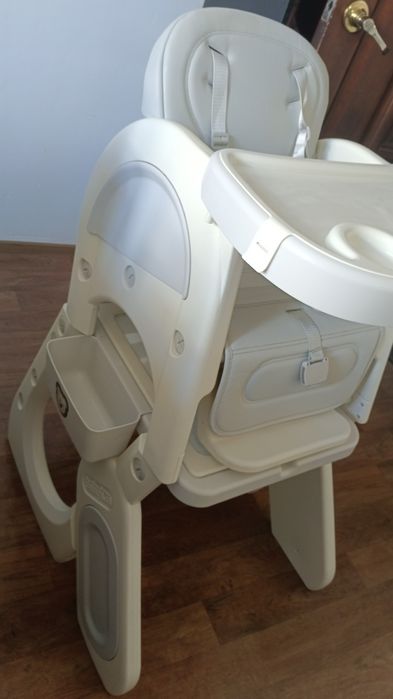 Продам стенки и стулья детские