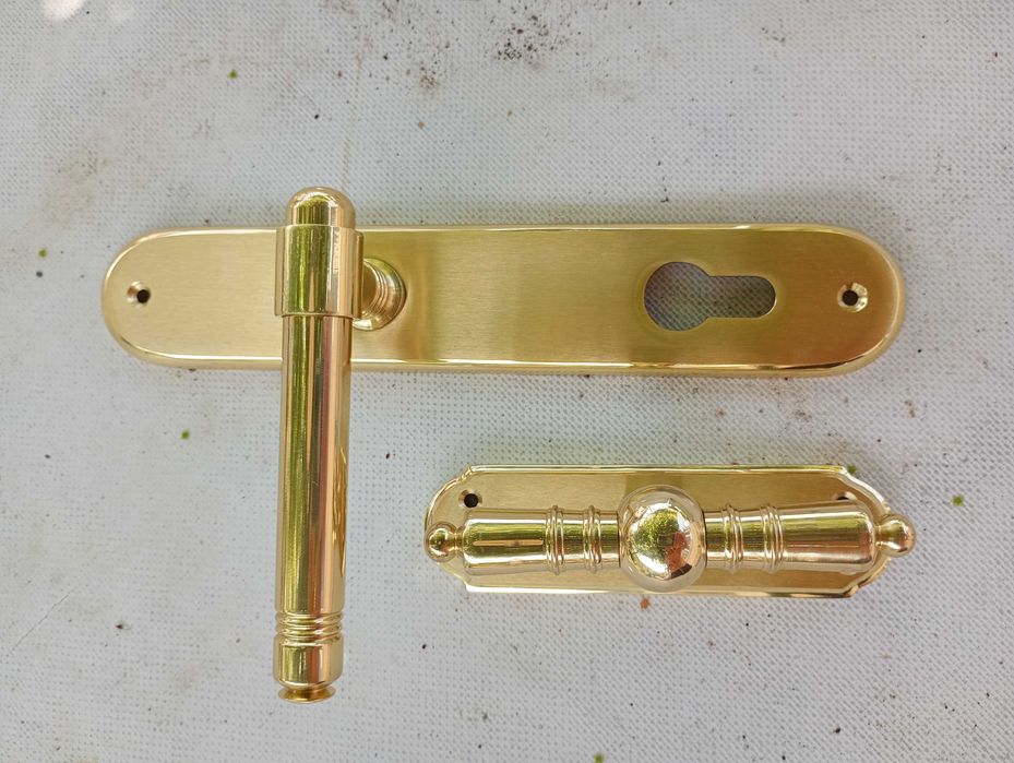 Месингов обков за дървена дограма