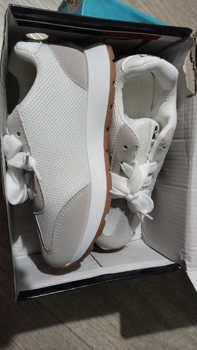 Продам кросовки новые