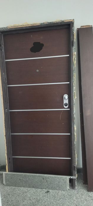 Дверь входная б/у