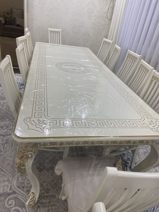 Продается итальянский стол со стульями