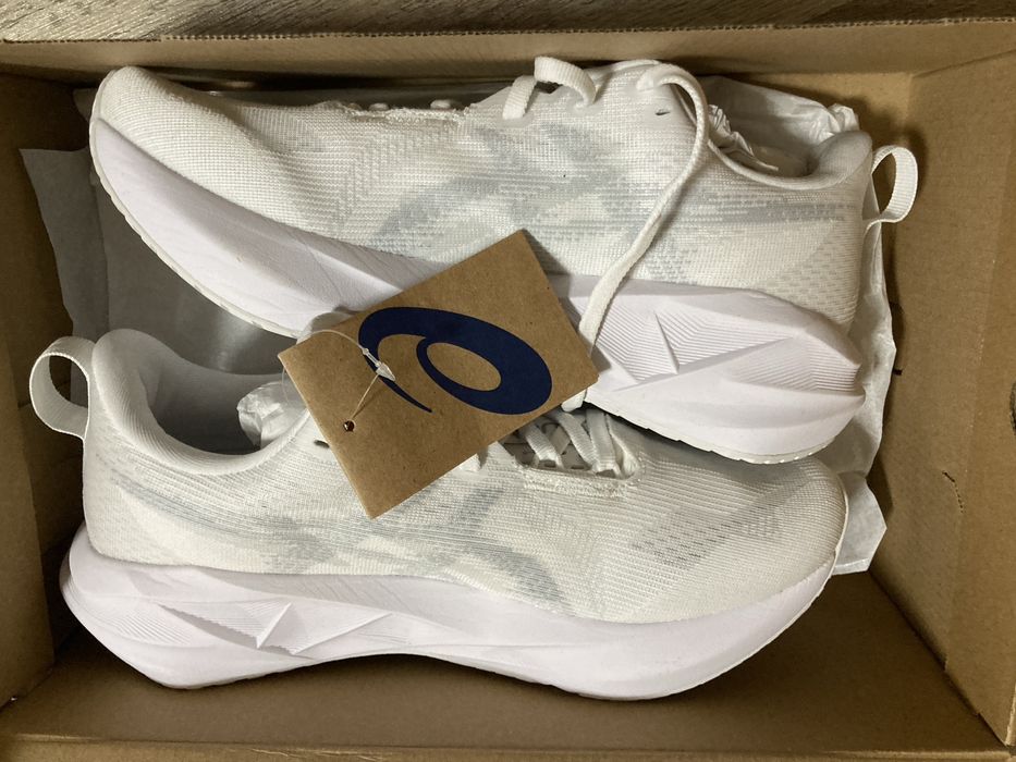 Маратонки Asics running novablast