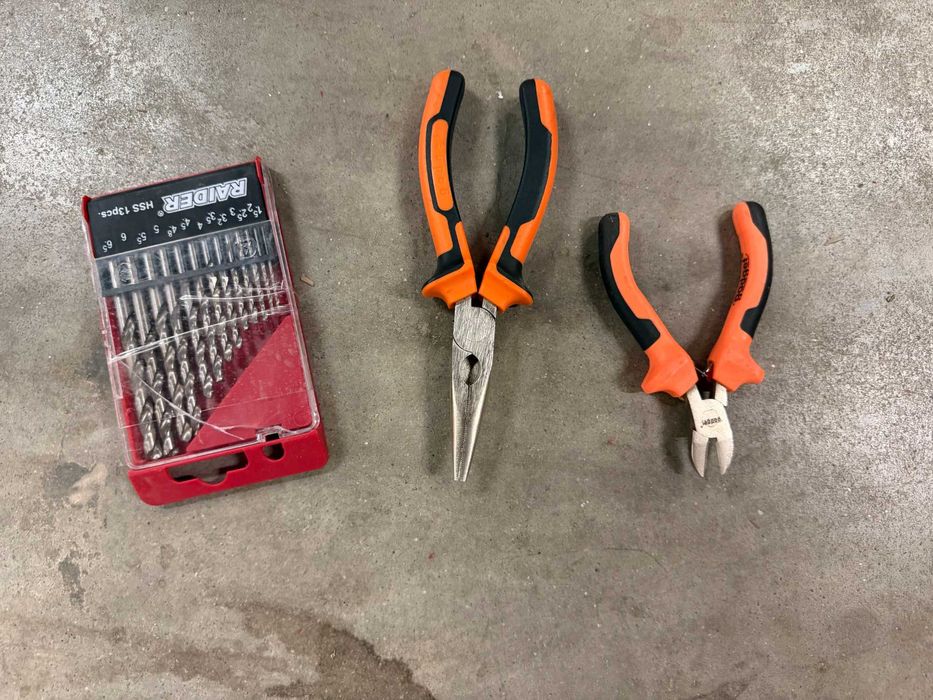 Удължител 5m/Чук/Клещи/Ключ тръбен/Ролетка 5m/Поялник/Диск за метал