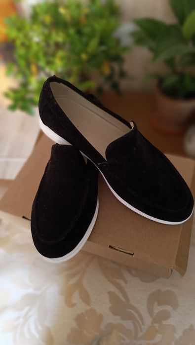 Продам макасины мужские новые.