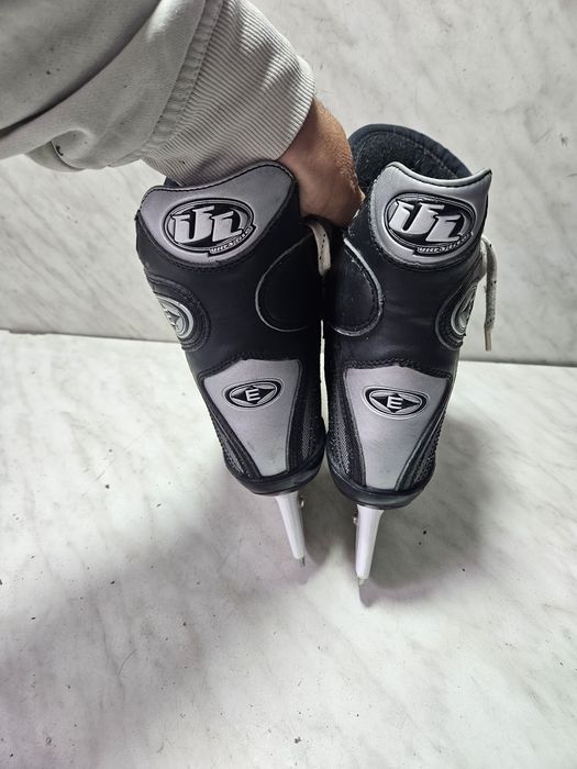Patine 47 hochei hockey Easton  marime 41-42  ( 27  cm)