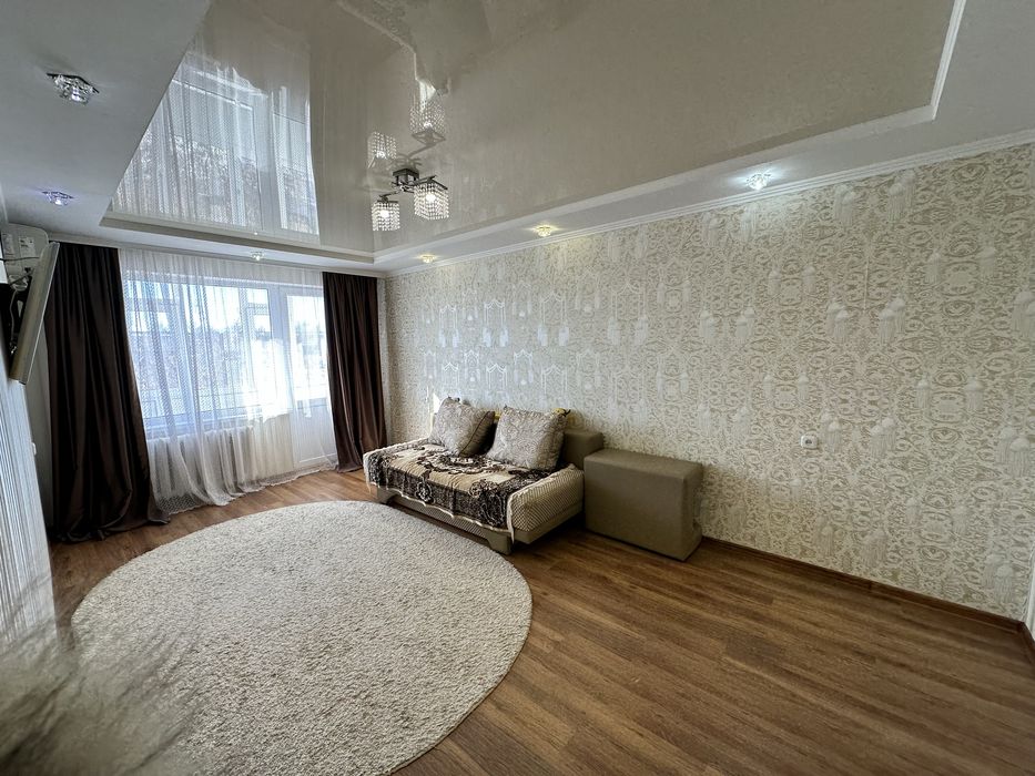 Продается В ЦЕНТРЕ ! 3 этаж, не угловая !