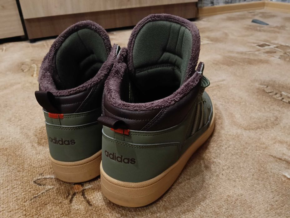 Почти нови топли оригинални мъжки зимни кецове Adidas 44 номер Зелени