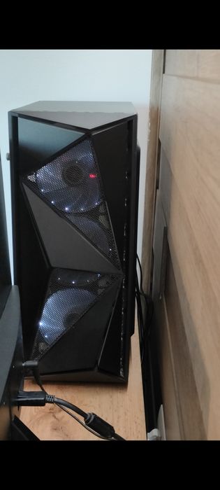 PC gaming i7 8700k , 16gb ddr4, rx 6600 8gb, ssd 500gb