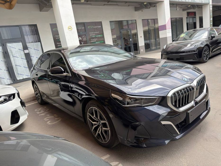 Bmw i5 40l M-sport 2025 yili