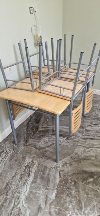 Стол кухонный со стульями