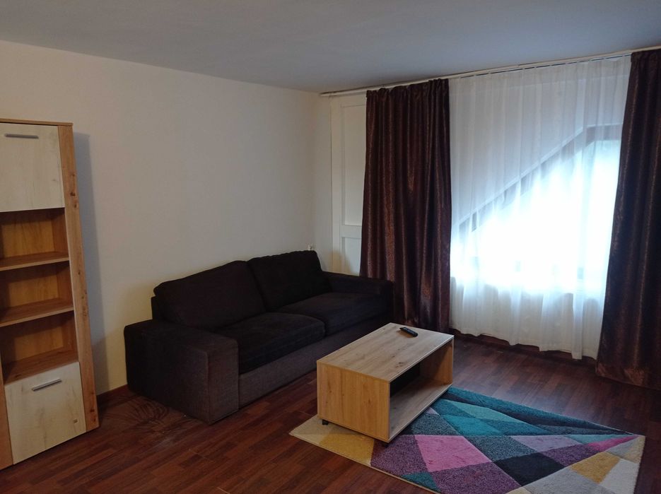 Persoana fizică închiriez casă 3 camere in zona Bălcescu