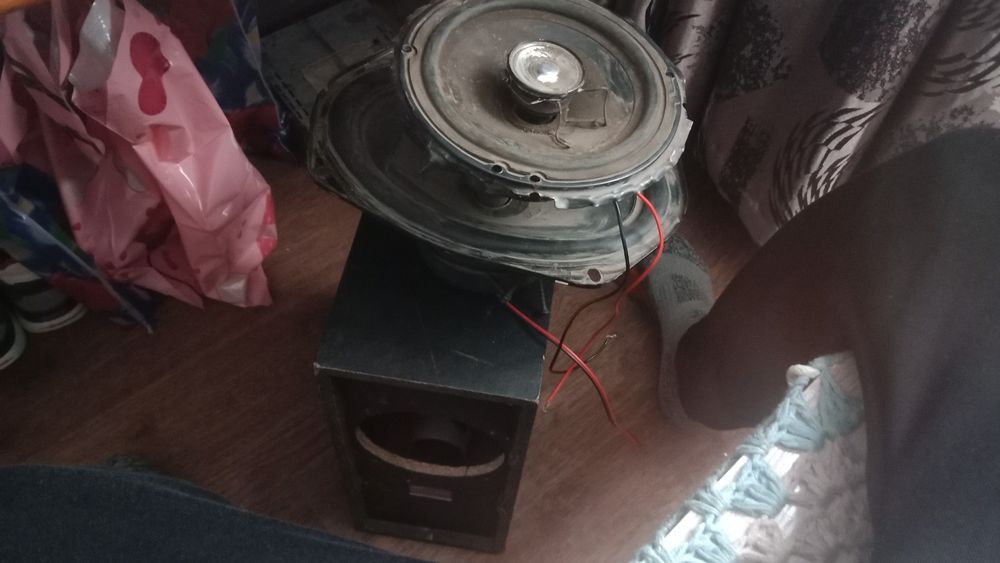 Короб и два динамика