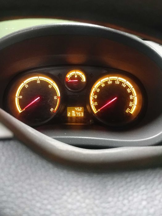 vand Opel corsa disel an 2010