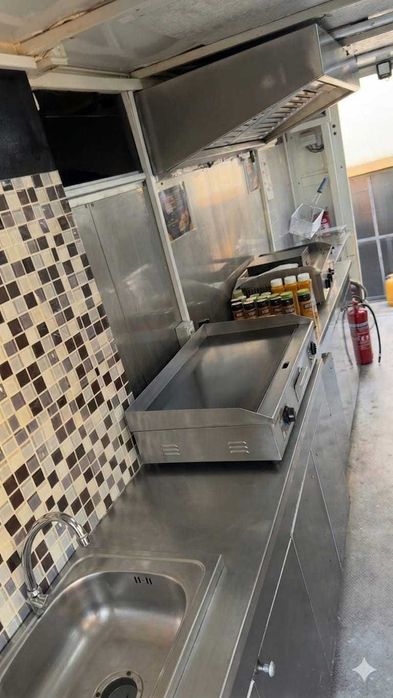 Foodtruck complet echipat pt burgeri, sandvishuri, sarat VAN APPETIT