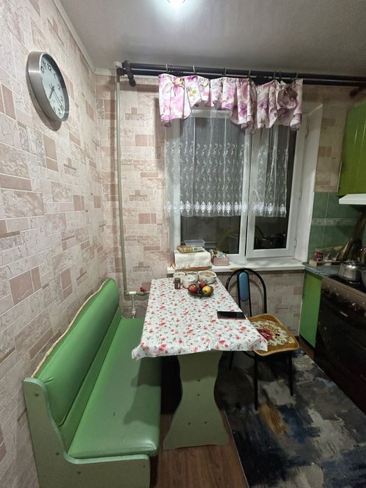 Продаётся 2 комн район 8 школа