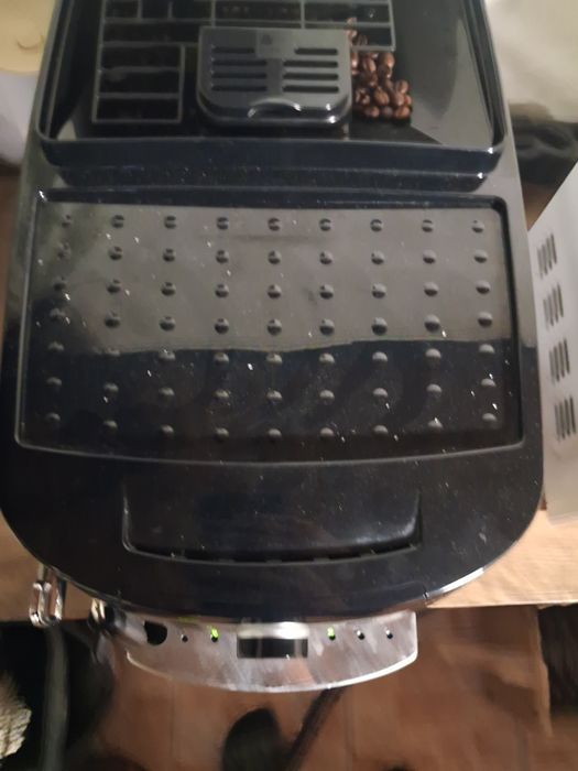 Продавам кафе автомат делонги