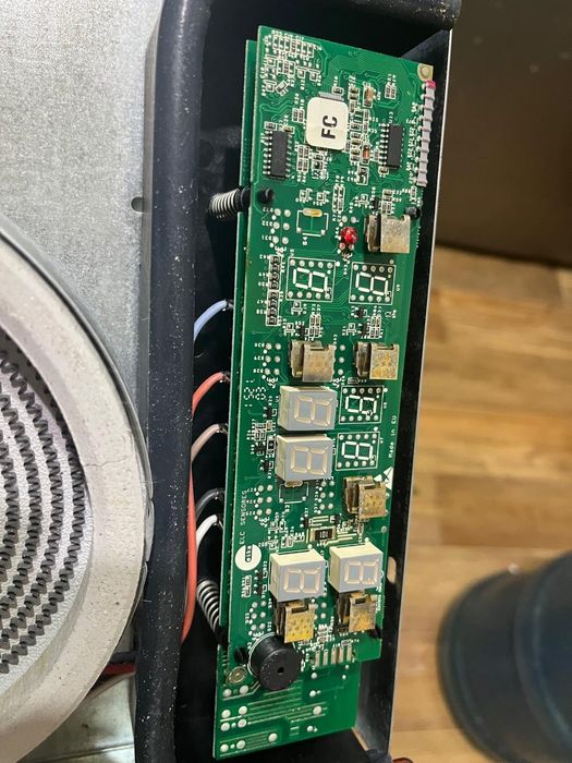 Продам электроплиту Hansa