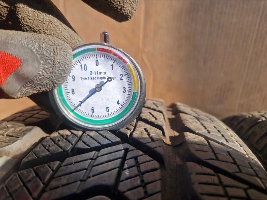 2 Pirelli R17 215/65
Зимни гуми 
DOT3122