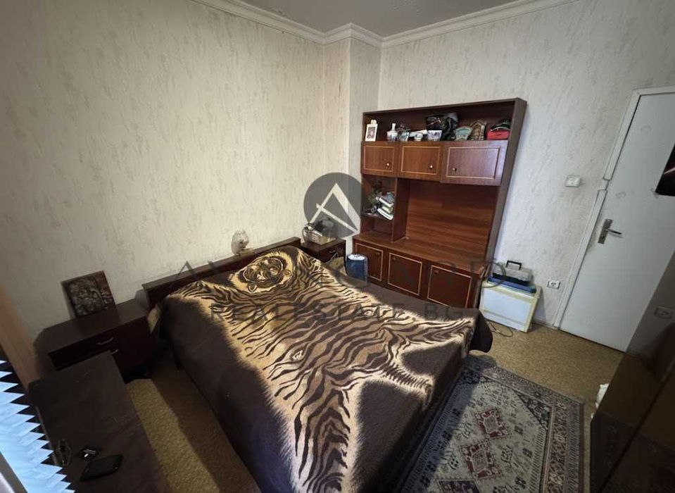 Продава се Тристаен апартамент в Пловдив, Кючук Париж - 94 кв.м за 760 €/кв.м - Снимка #3