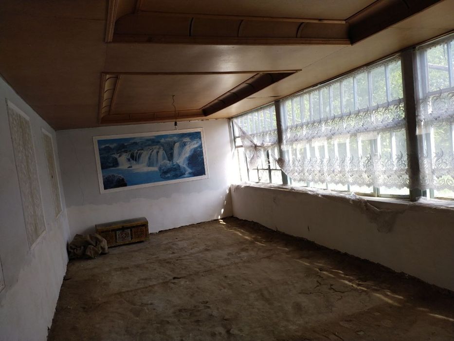 16 sotixli xovli sotiladi