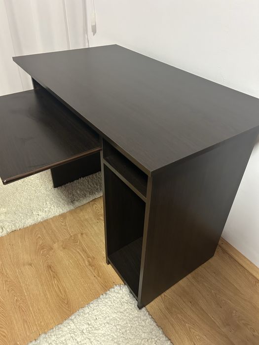 Vand birou in stare foarte buna