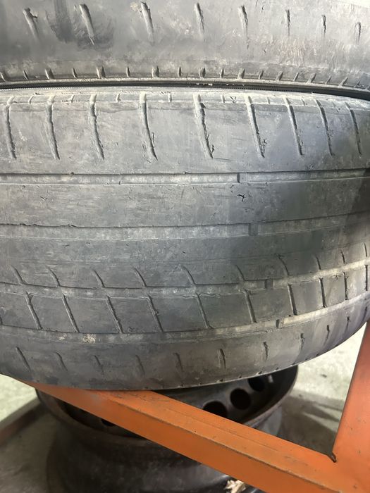 Шины 235 45 R18 3 баллона