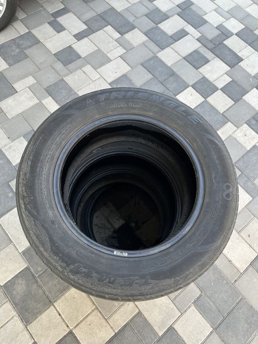 Шины 215х60х16 .