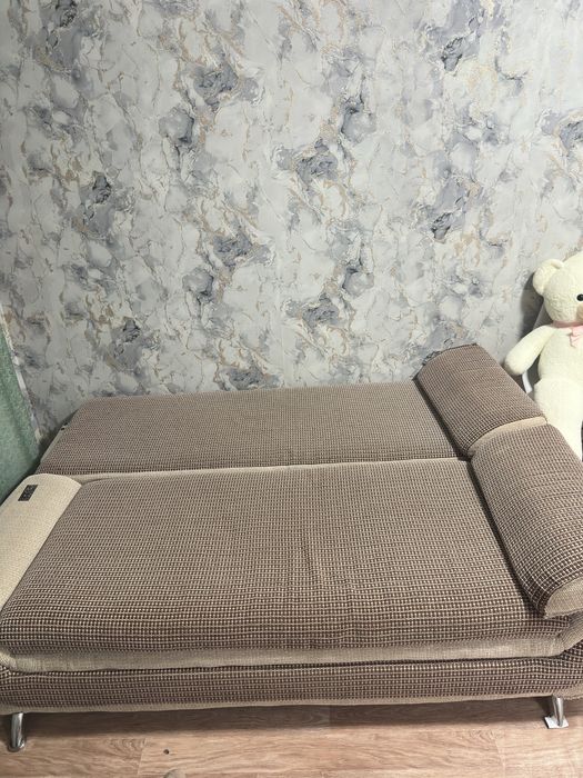 Продам диван в хорошем состоянии.