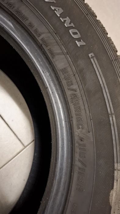 Зимна бусова гума Falken 235 65 16C