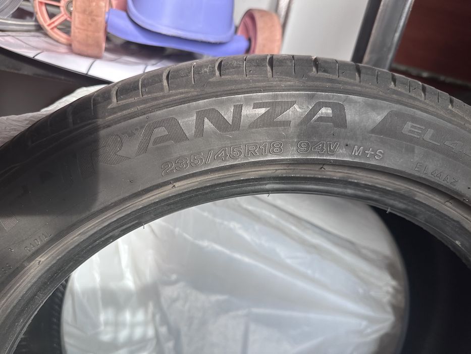 Шина 235/45 R18 94 v