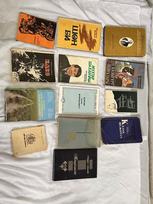 Книги с автографами / Қолтаңбамен кітаптар