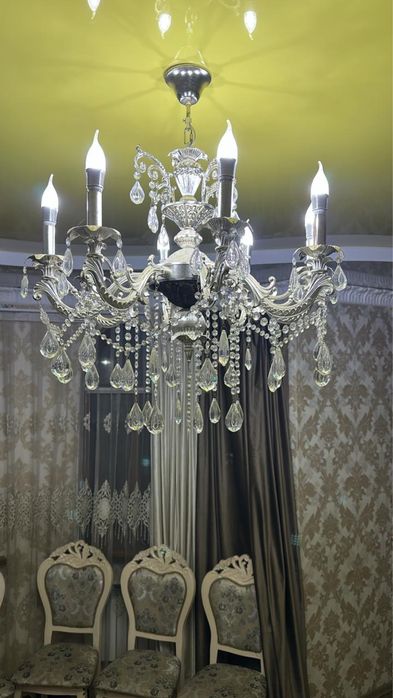 Люстра сатылады.