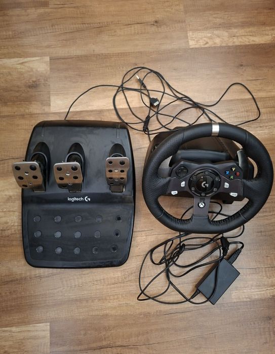 Vând volan g920 pentru compatibil cu Xbox uri și calculatoare și laptopuri