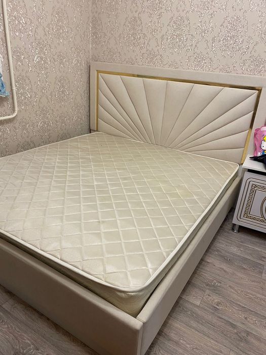 Спальная кровать