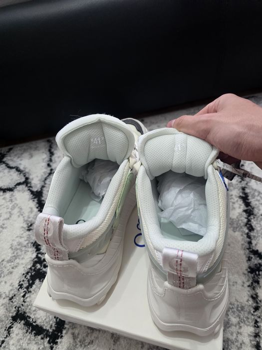 Off white Odsy White