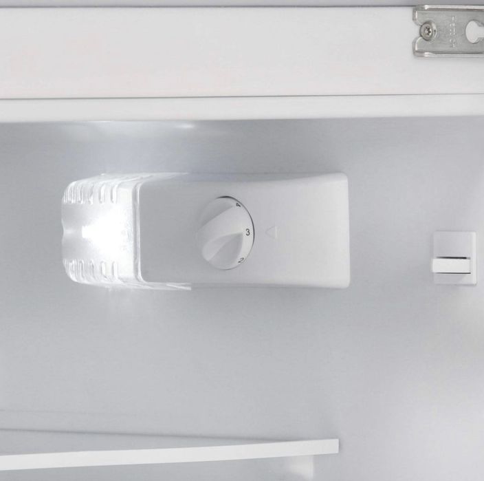 Хладилник за вграждане Amica