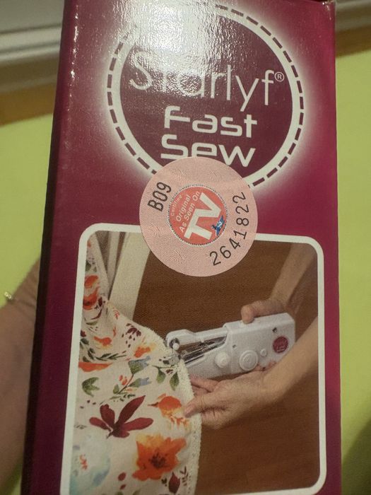 Ръчна , мини шевна машина НОВА! Не е разпечатана!