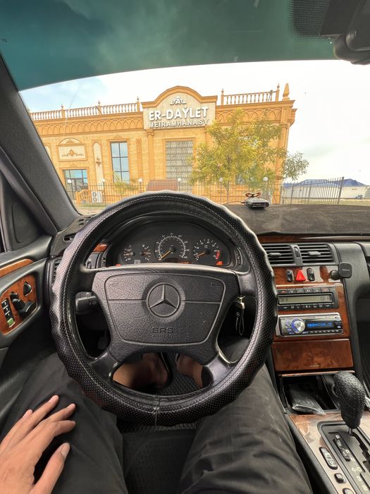 MercedesBenzw210 320