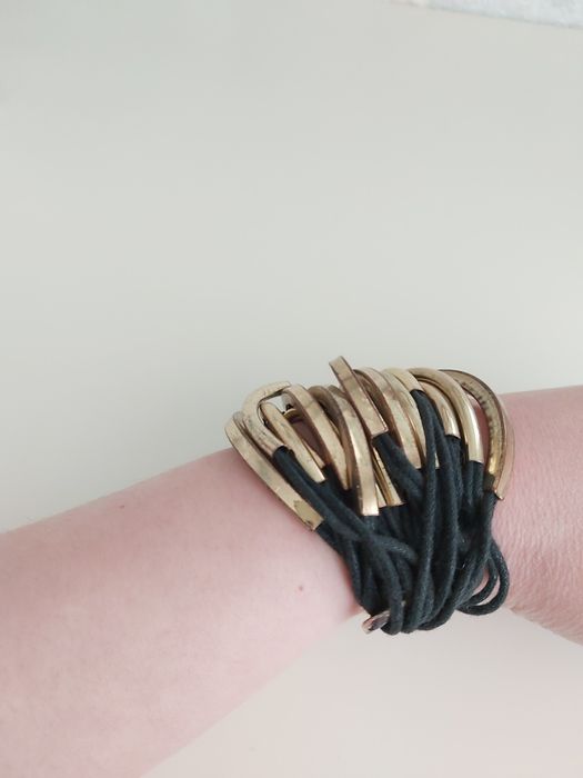 Страхотна дамска гривна Armani Exchange